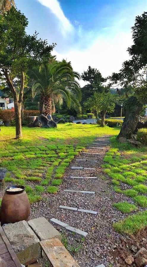 Jeju Land Pension Seogwipo Ngoại thất bức ảnh